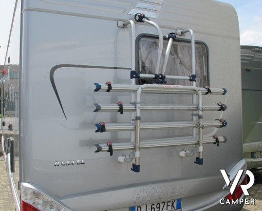 Hymer B 654 SL: Motorhome della casa tedesca Hymer. top di gamma con telaio AL-KO ribassato e doppio pavimento passante.