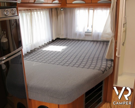 Hymer B 654 SL: Motorhome della casa tedesca Hymer. top di gamma con telaio AL-KO ribassato e doppio pavimento passante.