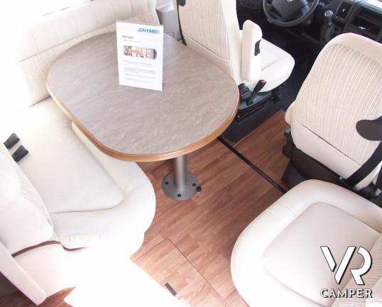 Hymer B 668 Premium Line: motorhome nuovo a Torino con letti gemelli bassi centrali e ampio bagno in coda