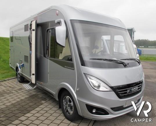 Hymer B 678 DL: camper nuovo motorhome lungo 7,49 metri con letti gemelli in coda, ampio garage, bagno e doccia separata e dinette a L con divanetto