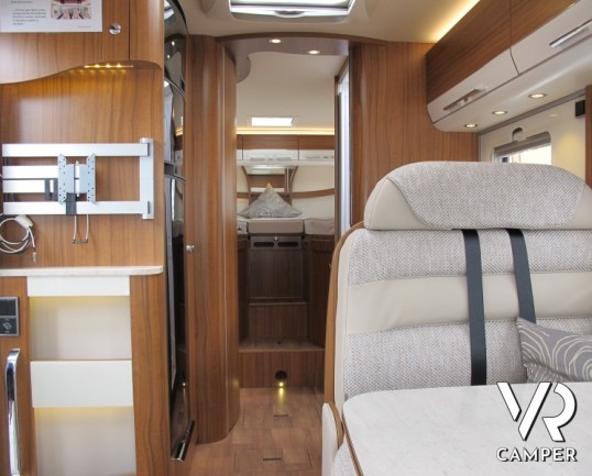 Hymer B 678 DL: nuovo Hymer motorhome con letti gemelli in coda, fino a 5 posti omologati in patente C