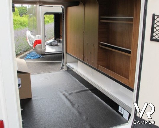 Hymer B 678 DL: nuovo Hymer motorhome con letti gemelli in coda, fino a 5 posti omologati in patente C