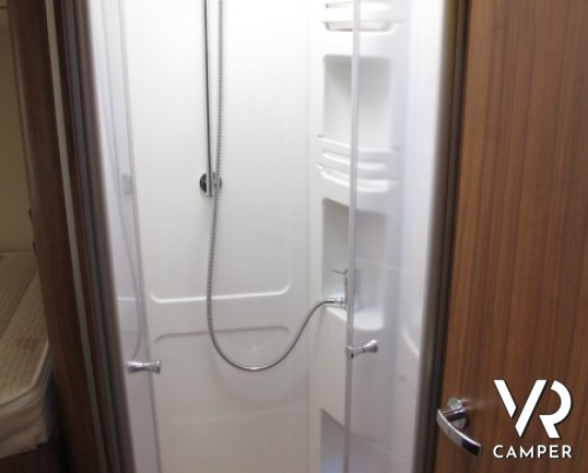 Hymer B 678 DL: nuovo Hymer motorhome con letti gemelli in coda, fino a 5 posti omologati in patente C