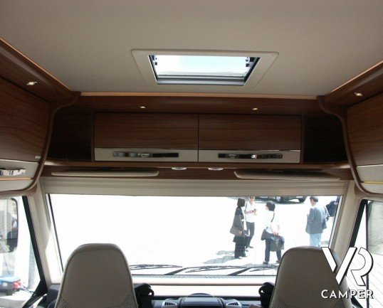 Hymer B 678 Premium Line: camper motorhome grande con letti gemelli in coda e garage