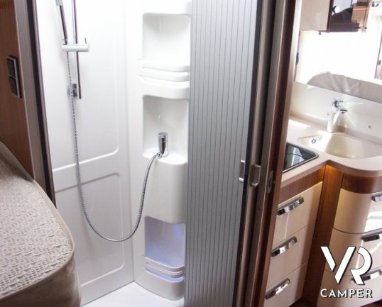 Hymer B 678 Premium Line: camper motorhome grande con letti gemelli in coda e garage