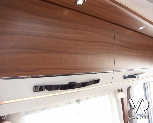 Hymer B 678 Premium Line: camper motorhome grande con letti gemelli in coda e garage