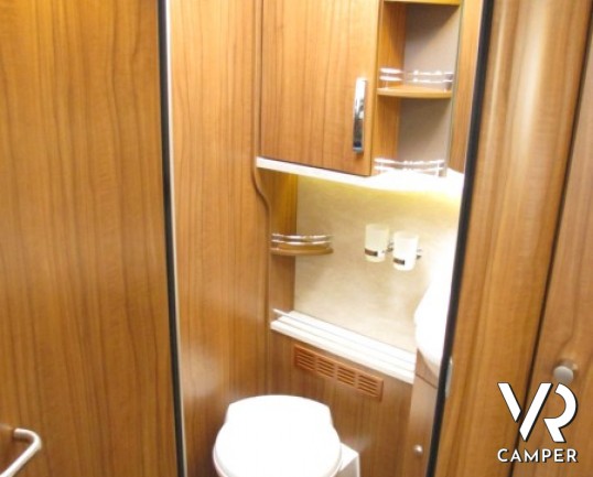 Hymer B 680 Star Line: maxi motorhome nuovo Hymer gemellato, con trazione posteriore, letti gemelli, ampia dinette