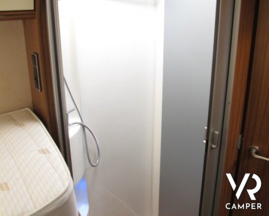 Hymer B 680 Star Line: maxi motorhome nuovo Hymer gemellato, con trazione posteriore, letti gemelli, ampia dinette