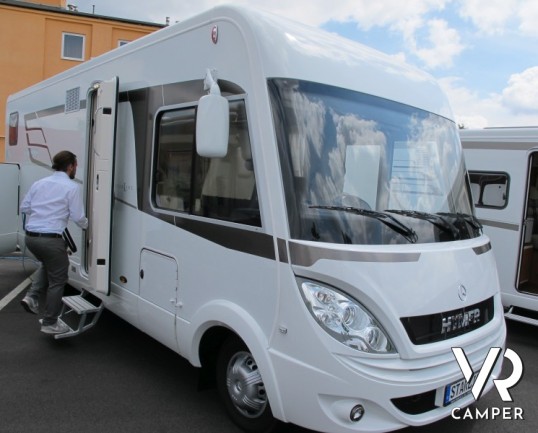 Hymer B 680 Star Line: maxi motorhome nuovo Hymer gemellato, con trazione posteriore, letti gemelli, ampia dinette