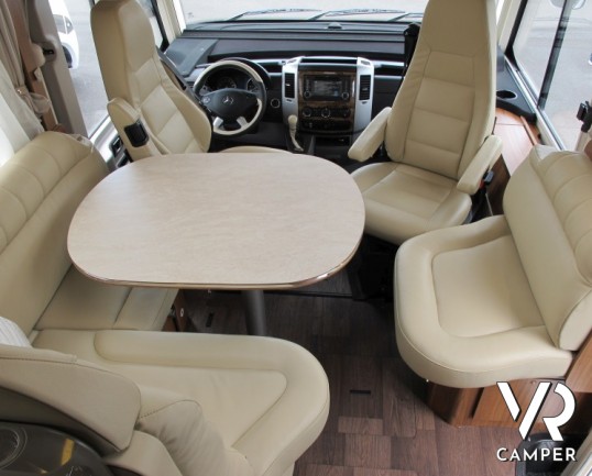 Hymer B 680 Star Line: maxi motorhome nuovo Hymer gemellato, con trazione posteriore, letti gemelli, ampia dinette