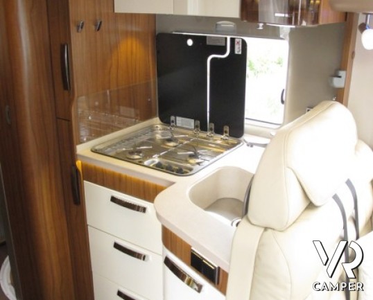 Hymer B 680 Star Line: maxi motorhome nuovo Hymer gemellato, con trazione posteriore, letti gemelli, ampia dinette