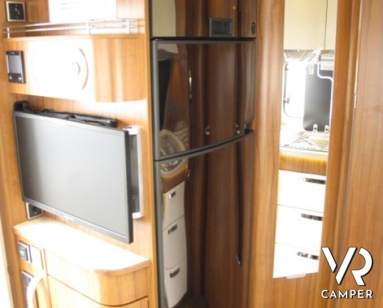 Hymer B 680 Star Line: maxi motorhome nuovo Hymer gemellato, con trazione posteriore, letti gemelli, ampia dinette