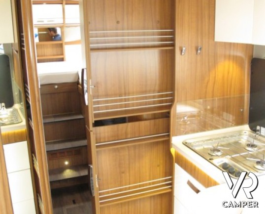 Hymer B 680 Star Line: maxi motorhome nuovo Hymer gemellato, con trazione posteriore, letti gemelli, ampia dinette