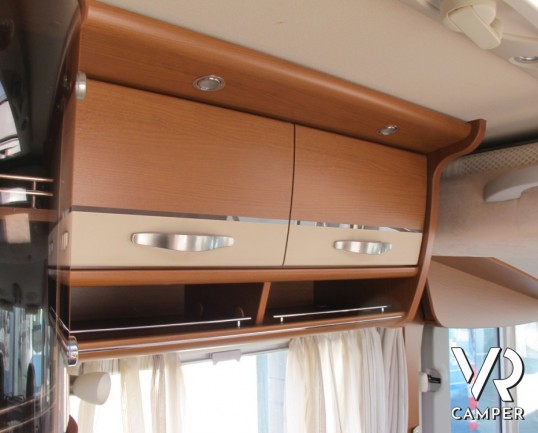 HYMER BL-KLASSE 694: motorhome Hymer con garage, in patente C, bagno e doccia separata, interni in pelle.