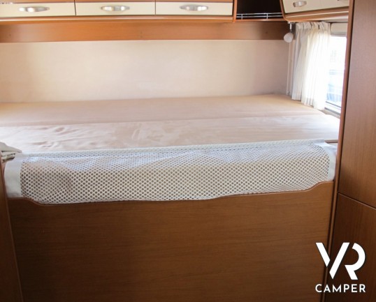 HYMER BL-KLASSE 694: motorhome Hymer con garage, in patente C, bagno e doccia separata, interni in pelle.