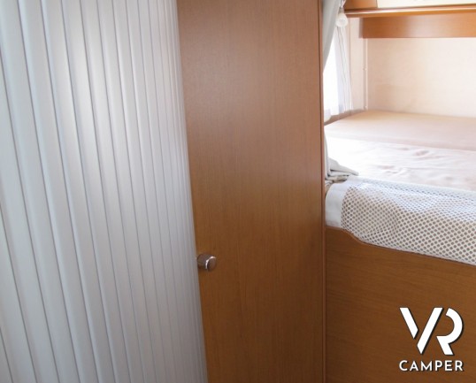 HYMER BL-KLASSE 694: motorhome Hymer con garage, in patente C, bagno e doccia separata, interni in pelle.