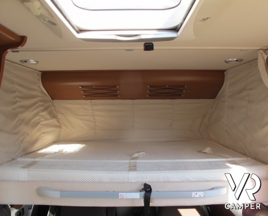 HYMER BL-KLASSE 694: motorhome Hymer con garage, in patente C, bagno e doccia separata, interni in pelle.