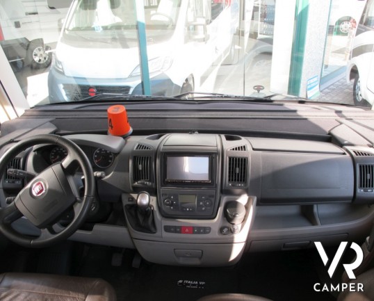 HYMER BL-KLASSE 694: motorhome Hymer con garage, in patente C, bagno e doccia separata, interni in pelle.