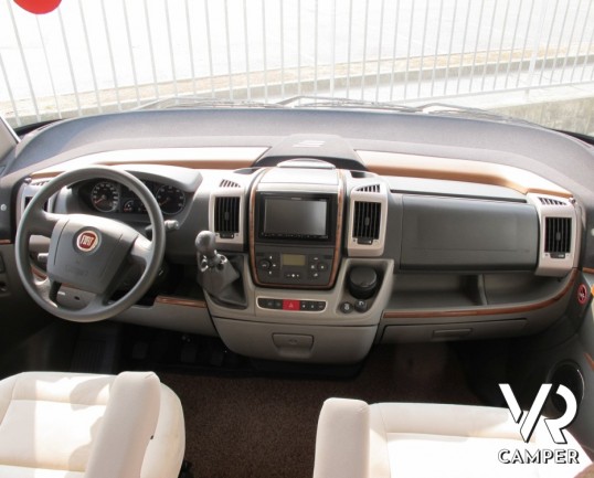 Hymer B 694 SL Star Edition: motorhome hymer usato recente con doppio pavimento, bagno e doccia separato, ampio garage e molto ben accessoriato