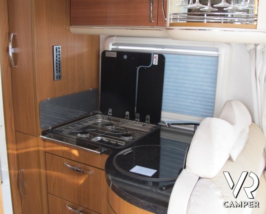 Hymer B 694 SL Star Edition: motorhome hymer usato recente con doppio pavimento, bagno e doccia separato, ampio garage e molto ben accessoriato