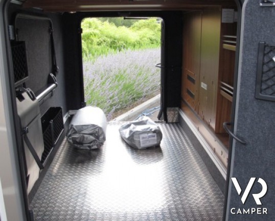 Hymer B 778 Premium Line: maxi camper nuovo motorhome doppio asse con trazione anteriore, bagno e doccia separata per il massimo confort e letti gemel