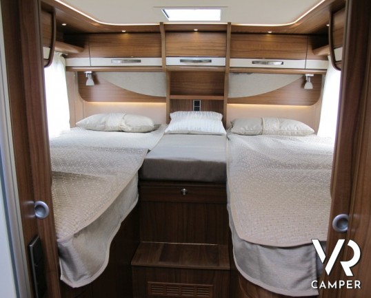 Hymer B 778 Premium Line: maxi camper nuovo motorhome doppio asse con trazione anteriore, bagno e doccia separata per il massimo confort e letti gemel