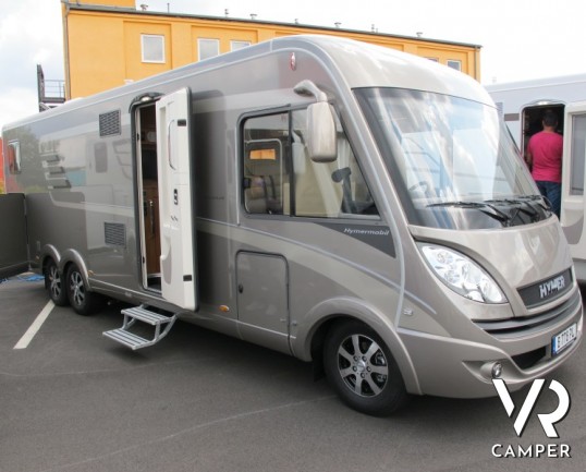 Hymer B 778 Premium Line: maxi camper nuovo motorhome doppio asse con trazione anteriore, bagno e doccia separata per il massimo confort e letti gemel