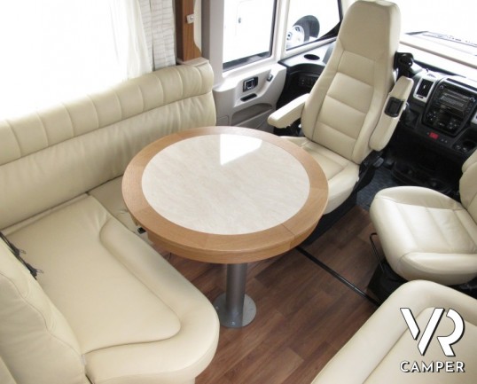 Hymer B 778 Premium Line: maxi camper nuovo motorhome doppio asse con trazione anteriore, bagno e doccia separata per il massimo confort e letti gemel