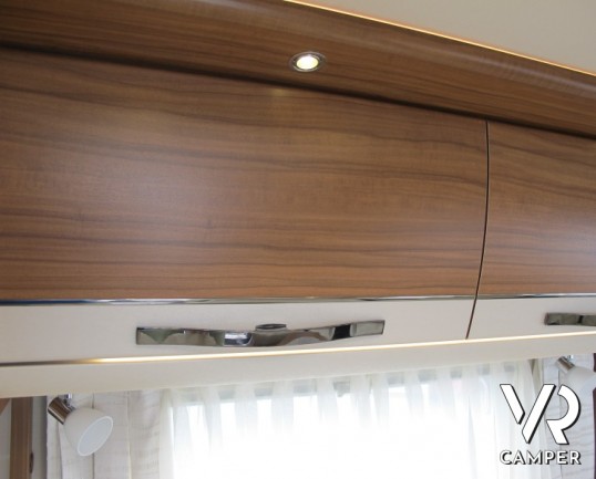 Hymer B 778 Premium Line: maxi camper nuovo motorhome doppio asse con trazione anteriore, bagno e doccia separata per il massimo confort e letti gemel