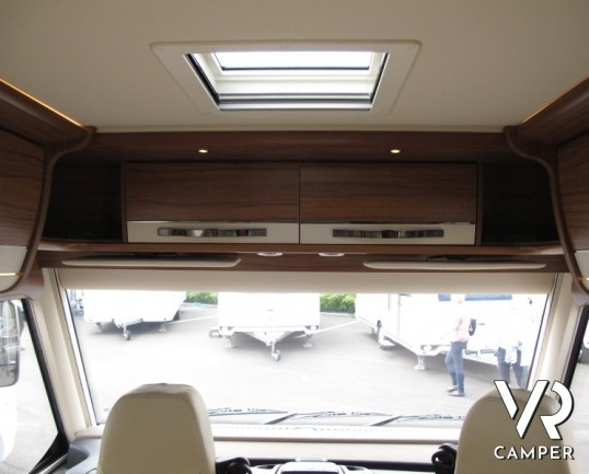 Hymer B 778 Premium Line: maxi camper nuovo motorhome doppio asse con trazione anteriore, bagno e doccia separata per il massimo confort e letti gemel