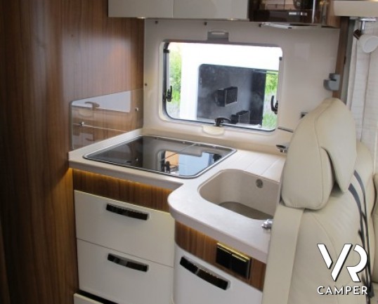 Hymer B 778 Premium Line: maxi camper nuovo motorhome doppio asse con trazione anteriore, bagno e doccia separata per il massimo confort e letti gemel