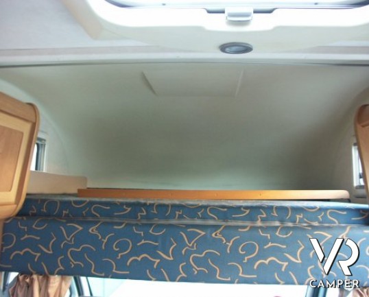 Hymer Camp 524:camper usato mansardato a Torino con garage, letto singolo fisso in coda.