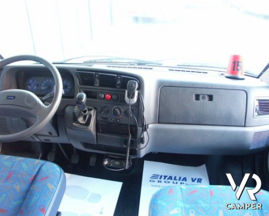 Hymer Camp 524:camper usato mansardato a Torino con garage, letto singolo fisso in coda.