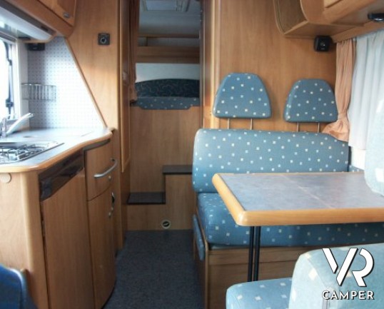 Hymer Camp 524:camper usato mansardato a Torino con garage, letto singolo fisso in coda.