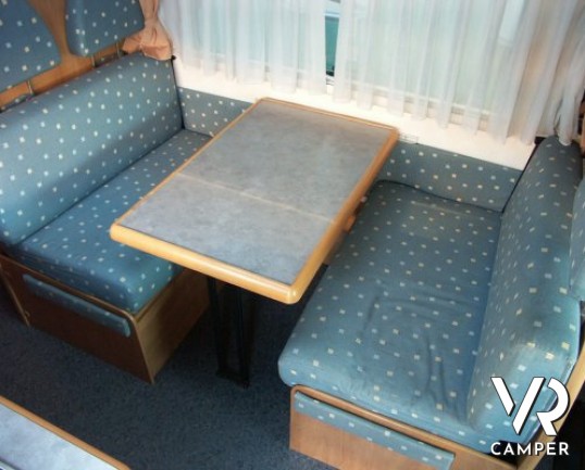 Hymer Camp 524:camper usato mansardato a Torino con garage, letto singolo fisso in coda.