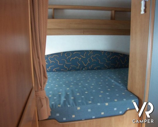 Hymer Camp 524:camper usato mansardato a Torino con garage, letto singolo fisso in coda.