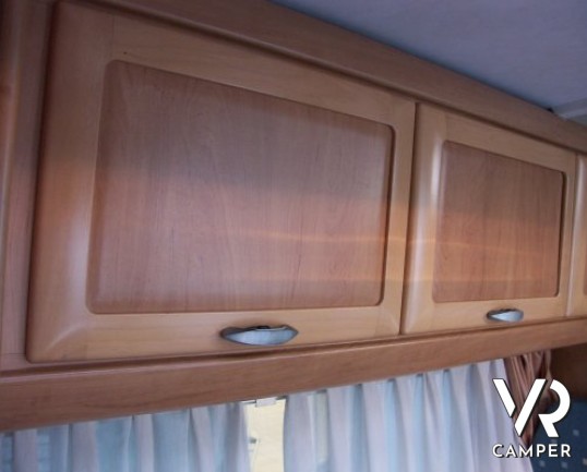 Hymer Camp 524:camper usato mansardato a Torino con garage, letto singolo fisso in coda.