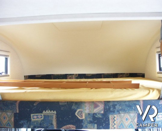 Hymer Camp 524: camper usato mansardato di piccole dimensioni con letto a castello in coda e ampia mansarda