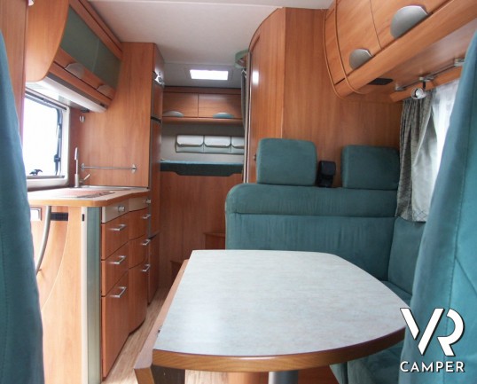 HYMER CAMP 614 SL: camper usato mansardato Hymer con garage e sospensioni ad aria AL-KO.