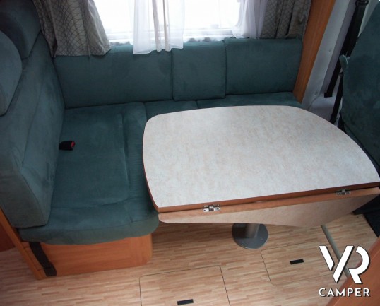 HYMER CAMP 614 SL: camper usato mansardato Hymer con garage e sospensioni ad aria AL-KO.