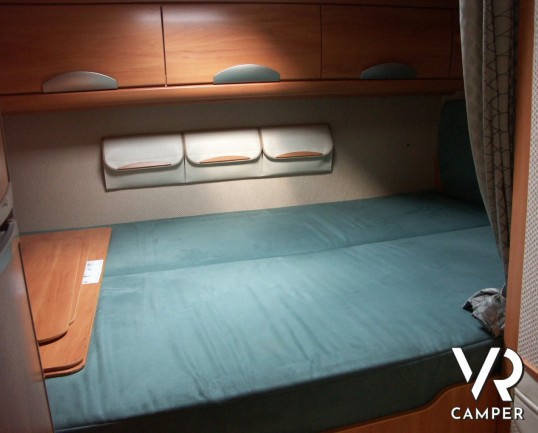 HYMER CAMP 614 SL: camper usato mansardato Hymer con garage e sospensioni ad aria AL-KO.