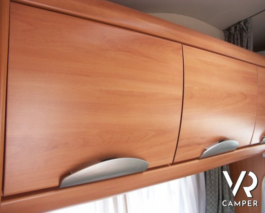 HYMER CAMP 614 SL: camper usato mansardato Hymer con garage e sospensioni ad aria AL-KO.