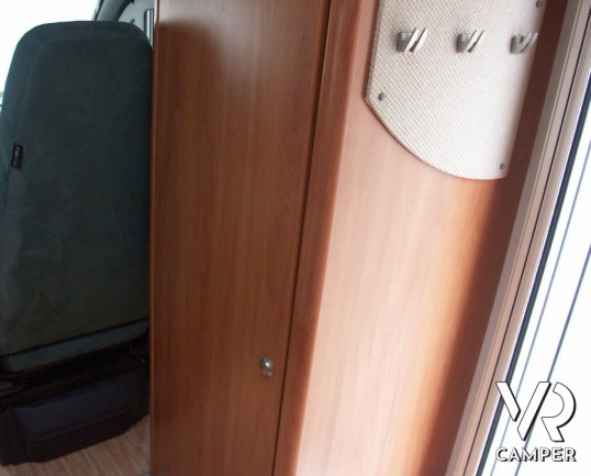 HYMER CAMP 614 SL: camper usato mansardato Hymer con garage e sospensioni ad aria AL-KO.