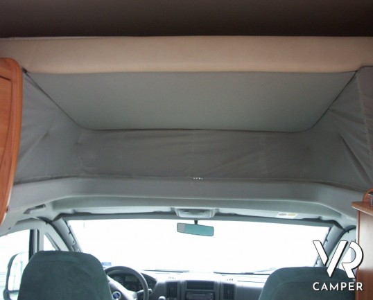 HYMER CAMP 614 SL: camper usato mansardato Hymer con garage e sospensioni ad aria AL-KO.