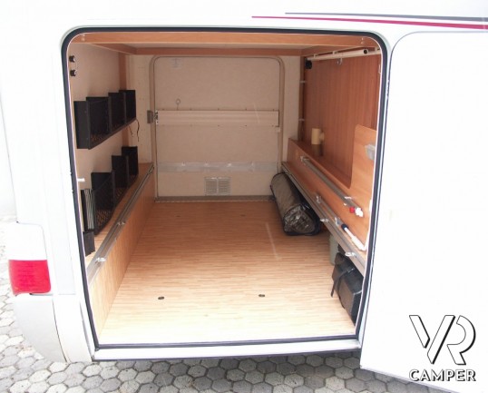 HYMER CAMP 614 SL: camper usato mansardato Hymer con garage e sospensioni ad aria AL-KO.