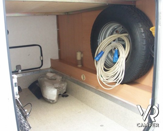 HYMER CAMP SWING 644 GARAGE: mansardato usato in piemonte, hymer con garage e letto matrimoniale in coda.