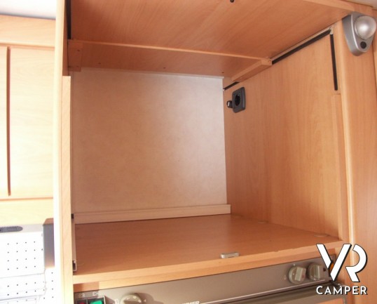 HYMER CAMP SWING 644 GARAGE: mansardato usato in piemonte, hymer con garage e letto matrimoniale in coda.