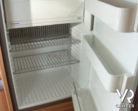 HYMER CAMP SWING 644 GARAGE: mansardato usato in piemonte, hymer con garage e letto matrimoniale in coda.