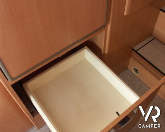 HYMER CAMP SWING 644 GARAGE: mansardato usato in piemonte, hymer con garage e letto matrimoniale in coda.