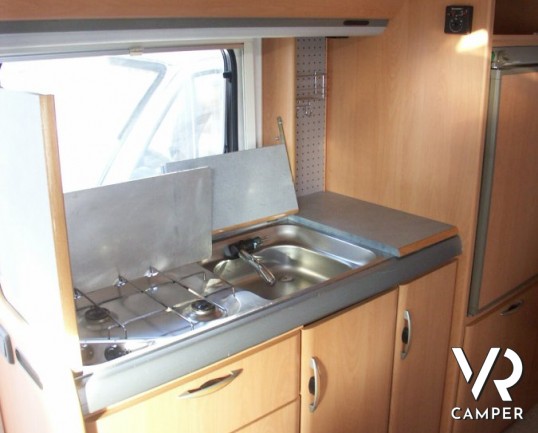 HYMER CAMP SWING 644 GARAGE: mansardato usato in piemonte, hymer con garage e letto matrimoniale in coda.